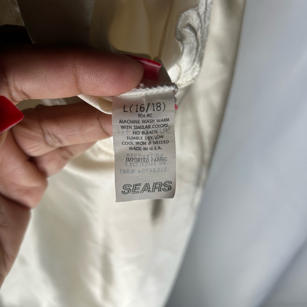 Elegant Cream Satin Nightgown - Picture 3 of 4